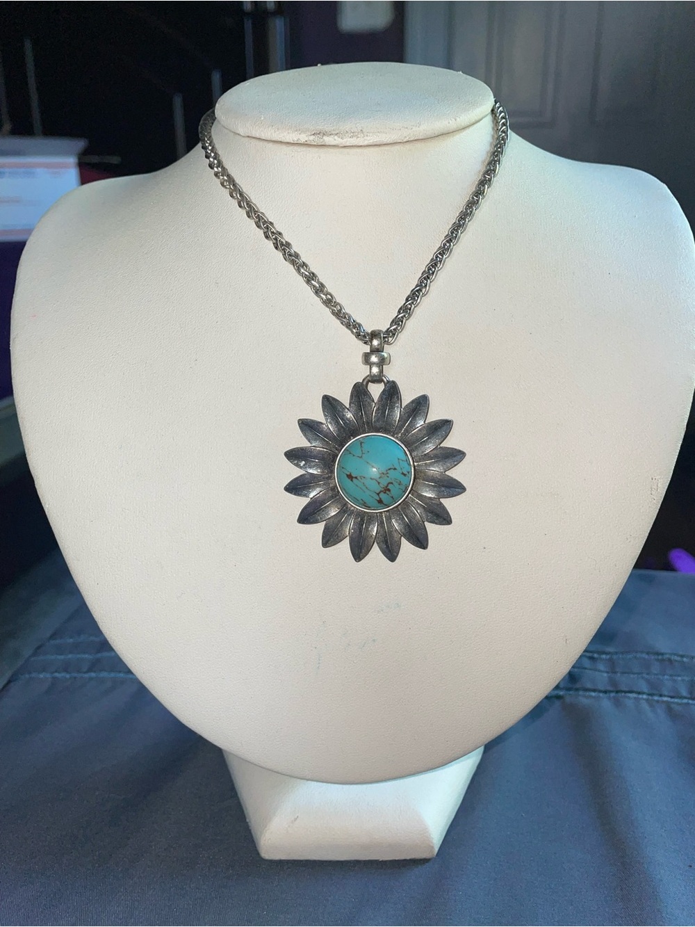 Sterling-Style Sunflower Pendant Necklace w/ faux turquoise Stone *see desc.